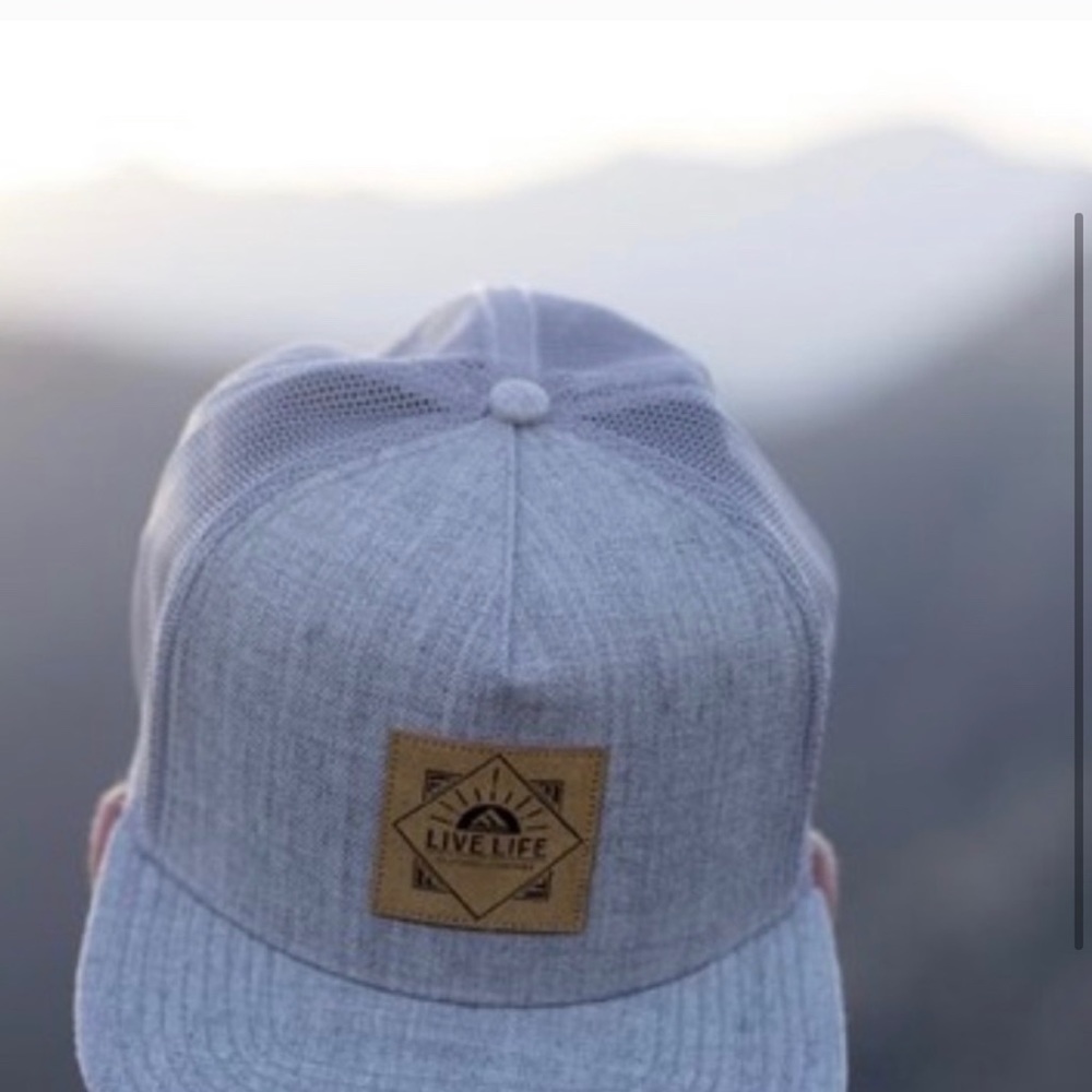 NWT! Clearance 🎉 Mens flat bill trucker hat grey live life - Picture 3 of 3